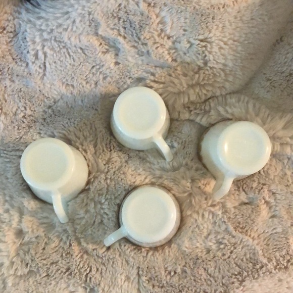 Four Vintage Milk Glass Mugs by Pyrex* - Picture 6 of 9